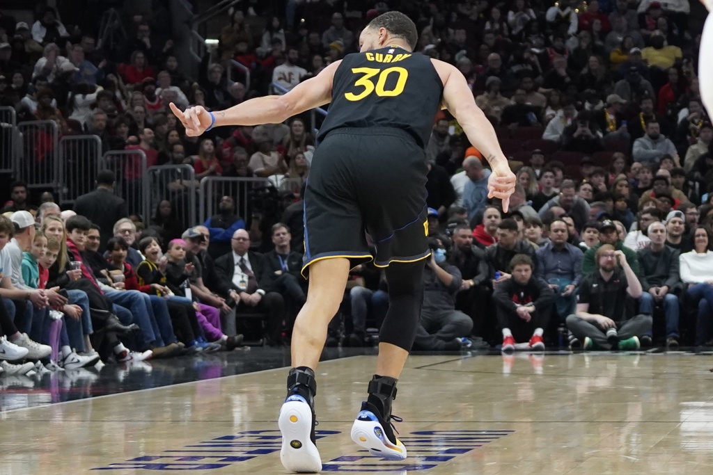 库里:现在有种安心的感觉 每个回合都没那么难了